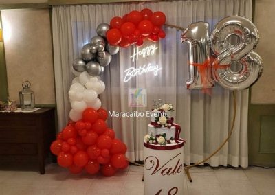 Allestimento 18 anni diciottesimo rosso bianco Merendero Casette Civitanova Marche Corridonia Macerata palloncini decorazioni