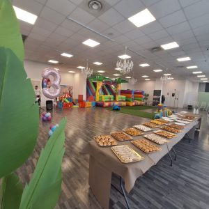Come organizzare un compleanno per bambini ad Ancona sala feste gonfiabili stanza buffet palloncini